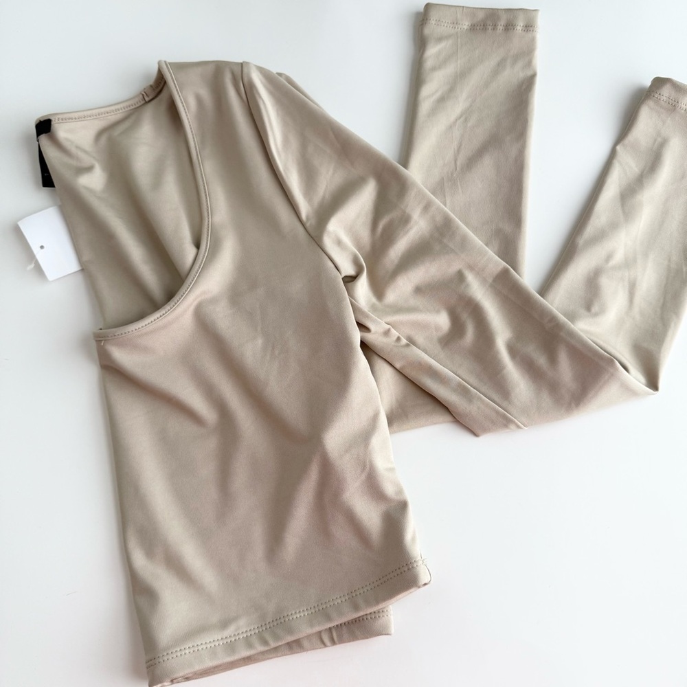 Forever 21 Scoop Neck Long Sleeve Crop Top Cream/Beige - Medium